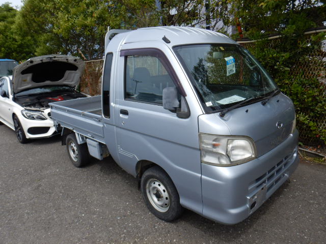 Suzuki Carry vs Daihatsu Hijet